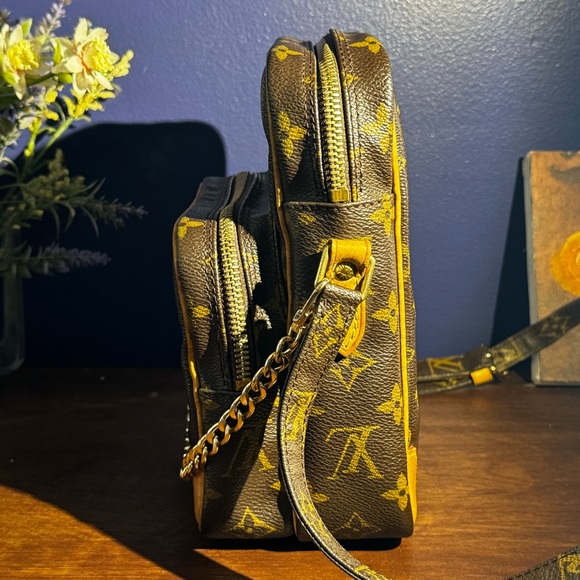 Vintage (2005) Louis Vuitton Monogram Amazone- EUC- Unisex- RARE- COA included - Picture 3 of 10